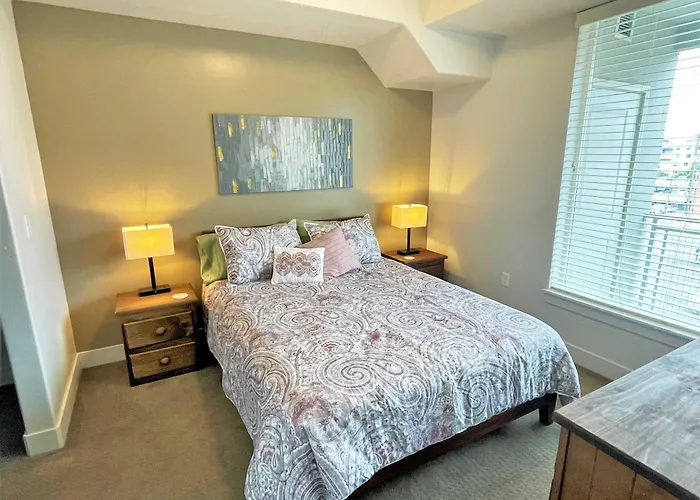 Luxury Condo In The Library Square District